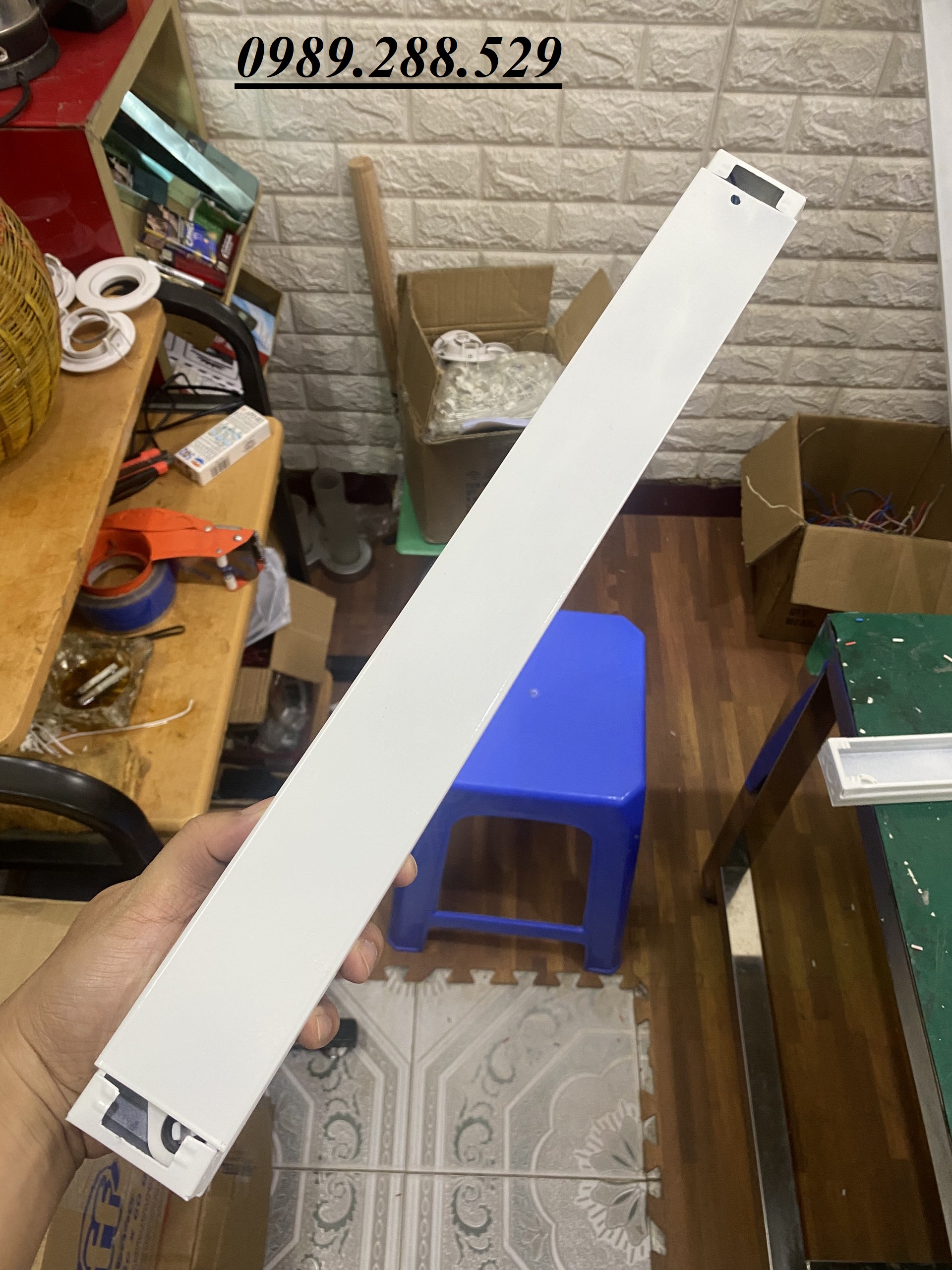 Máng đèn không chóa 60 cm gắn được chấn lưu (kèm đui và dây)